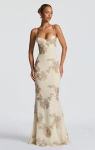 Dress with embossed floral embroidery. - Image 3