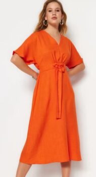 Midi woven dress with orange lace detail in V-line with neckline